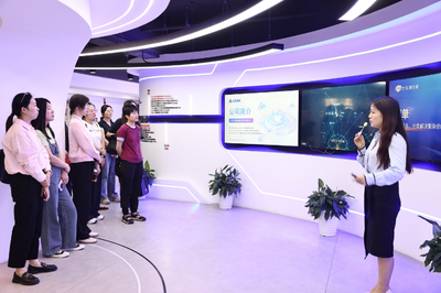 智能科技賦能傳播新路徑 2025新華智媒研修班學員實地探訪科技企業